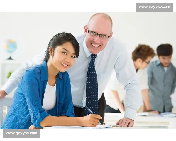 阿尔巴盛赞恩里克:世界最佳教练,足球内外皆导师 阿尔巴盛赞恩里克:世界最佳教练,足球内外皆导师